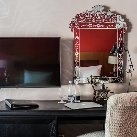 텔레그라프, 오토그래프 컬렉션 5*