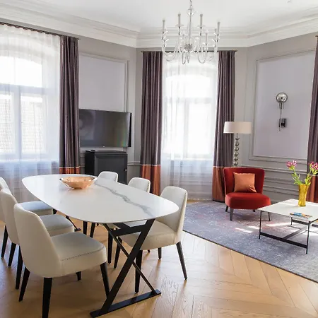 텔레그라프, 오토그래프 컬렉션 5*